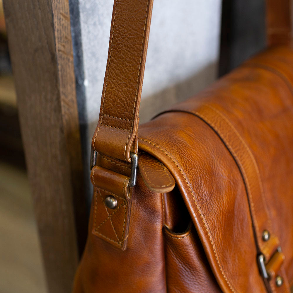 Double buckle Messenger Rustic